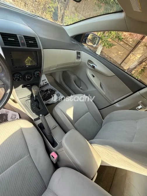 تويوتا كورولا 2010 أبيض مستعملة للبيع - 3