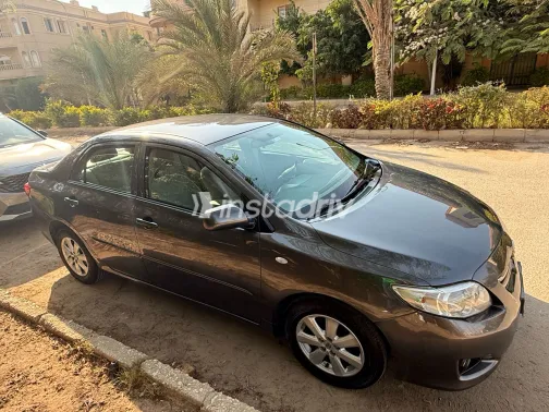 تويوتا كورولا 2010 أبيض مستعملة للبيع - 4