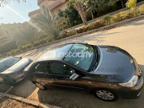 تويوتا كورولا 2010 أبيض مستعملة للبيع - 5