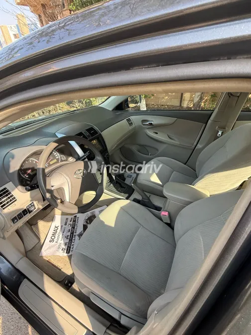 تويوتا كورولا 2010 أبيض مستعملة للبيع - 6