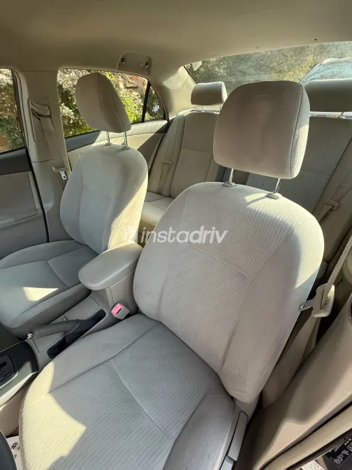 تويوتا كورولا 2010 أبيض مستعملة للبيع - 7