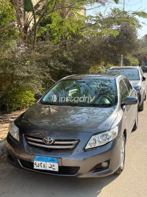 تويوتا كورولا 2010 أبيض مستعملة للبيع - 8