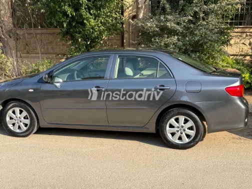 تويوتا كورولا 2010 أبيض مستعملة للبيع - 9