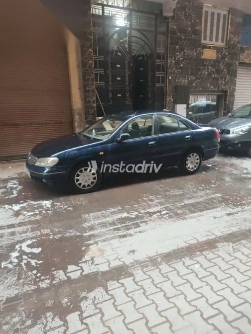 نيسان صنى 2009 أزرق غامق مستعملة للبيع - 2