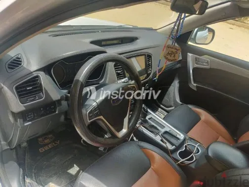 جيلي امجراند 2019 أبيض مستعملة للبيع - 7