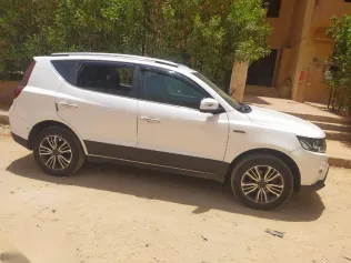 جيلي امجراند 2019 أبيض مستعملة للبيع