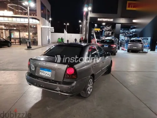 هيونداي فيرنا 2007 رمادي مستعملة للبيع - 2