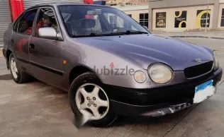 تويوتا كورولا 1998 أبيض مستعملة للبيع