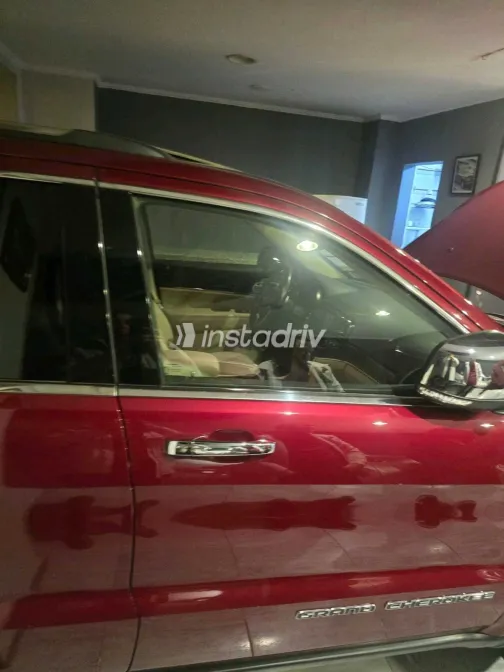 جيب شيروكي 2022 أبيض مستعملة للبيع - 2