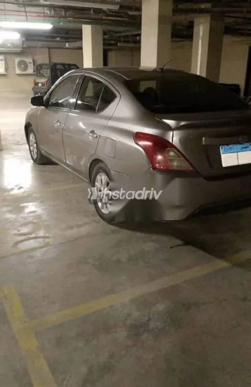 نيسان صنى 2017 ذهبي مستعملة للبيع - 2