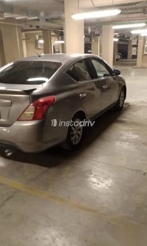 نيسان صنى 2017 ذهبي مستعملة للبيع - 3