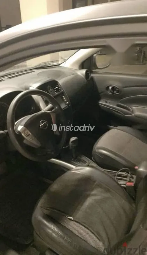 نيسان صنى 2017 ذهبي مستعملة للبيع - 4