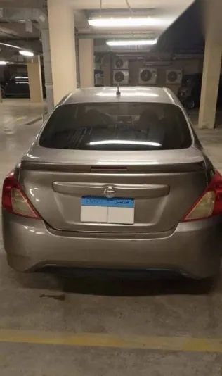 نيسان صنى 2017 ذهبي مستعملة للبيع