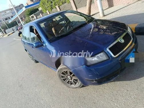 سكودا فابيا 2002 أزرق غامق مستعملة للبيع - 2