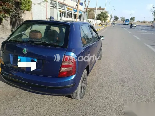 سكودا فابيا 2002 أزرق غامق مستعملة للبيع - 4