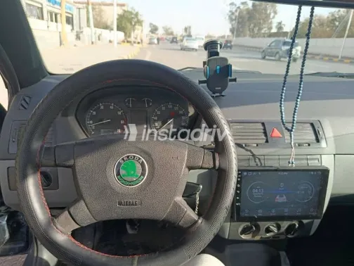 سكودا فابيا 2002 أزرق غامق مستعملة للبيع - 6