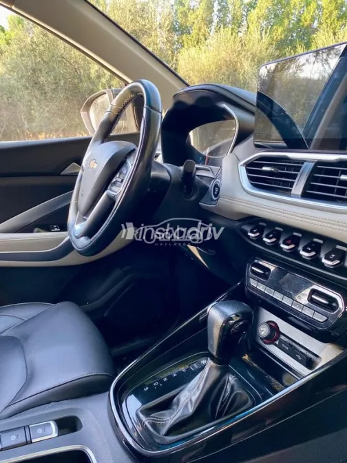 Chevrolet Captiva 2021 White Used for Sale - 1