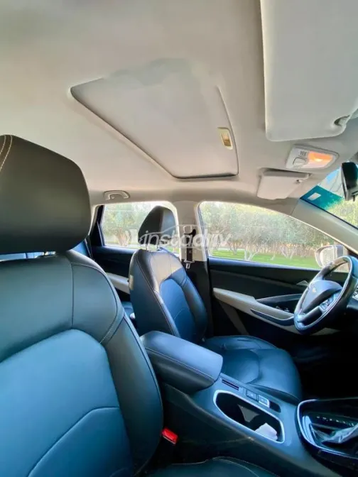 Chevrolet Captiva 2021 White Used for Sale - 3