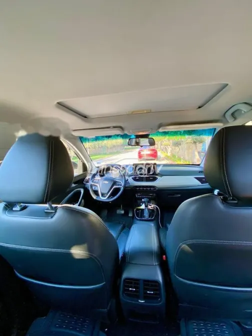 Chevrolet Captiva 2021 White Used for Sale - 4