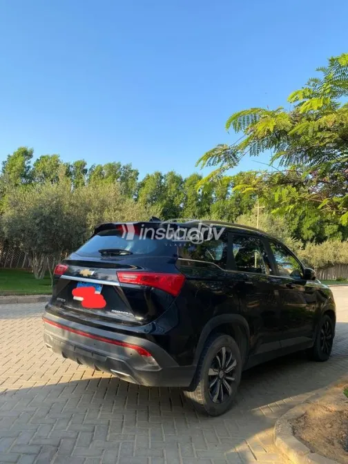 Chevrolet Captiva 2021 White Used for Sale - 7