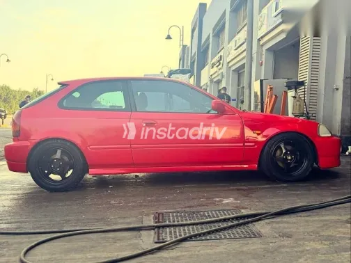 هوندا سيفك 1998 أحمر مستعملة للبيع - 1