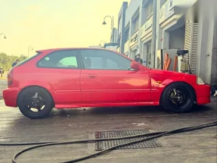 هوندا سيفك 1998 أحمر مستعملة للبيع