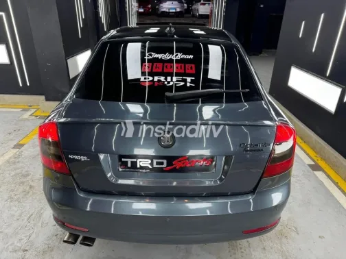 سكودا فانتازيا 2010 أبيض مستعملة للبيع - 2