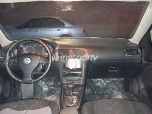 فولكس فاغن بورا 2000 فضي مستعملة للبيع - 3