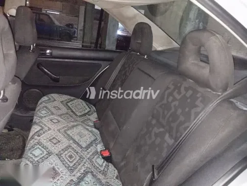 فولكس فاغن بورا 2000 فضي مستعملة للبيع - 4