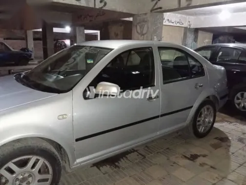 فولكس فاغن بورا 2000 فضي مستعملة للبيع - 8