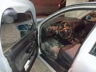 فولكس فاغن بورا 2000 فضي مستعملة للبيع