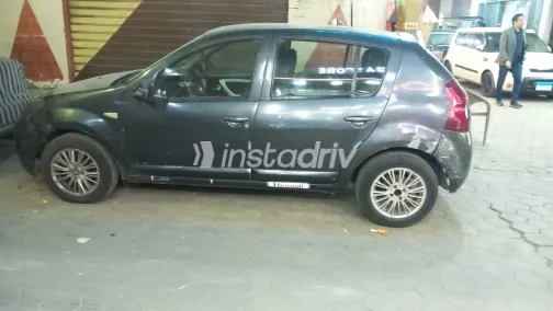 رينو سانديرو 2013 أبيض مستعملة للبيع - 1