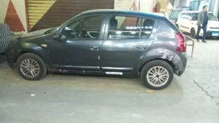 رينو سانديرو 2013 أبيض مستعملة للبيع