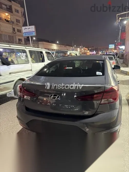 هيونداي إلنترا 2026 رمادي مستعملة للبيع - 3