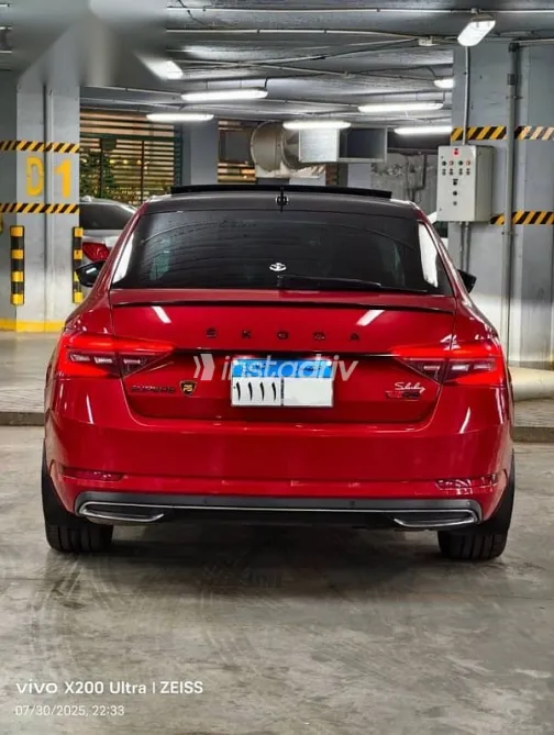 سكودا سوبيرب 2023 أحمر مستعملة للبيع - 2