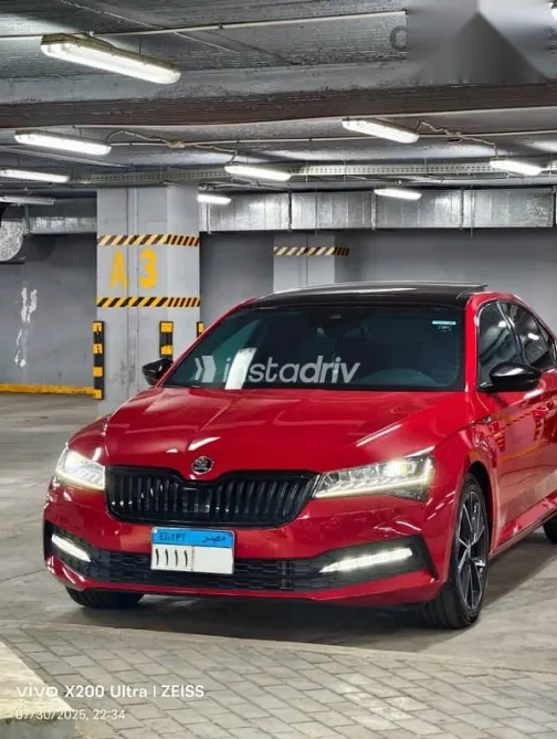 سكودا سوبيرب 2023 أحمر مستعملة للبيع - 3