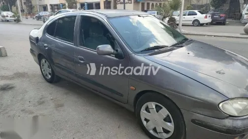 رينو ميجان 2001 فضي مستعملة للبيع - 2