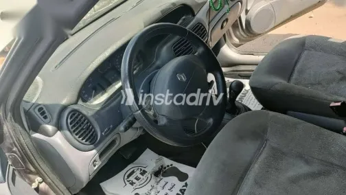 رينو ميجان 2001 فضي مستعملة للبيع - 3