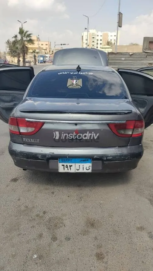 رينو ميجان 2001 فضي مستعملة للبيع - 9