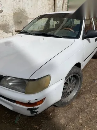 تويوتا كورولا 1994 أبيض مستعملة للبيع