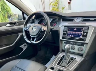 فولكس فاغن باسات 2019 أبيض مستعملة للبيع