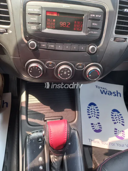 Kia Cerato 2018 White Used for Sale - 3