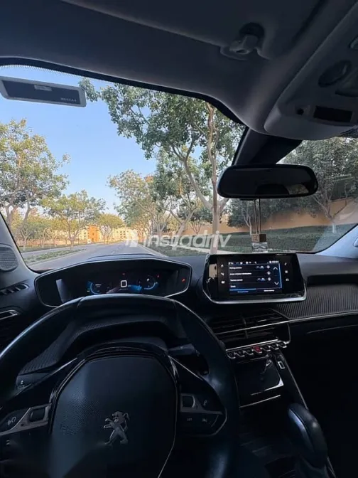 Peugeot 2008 2022 Orange Used for Sale - 7