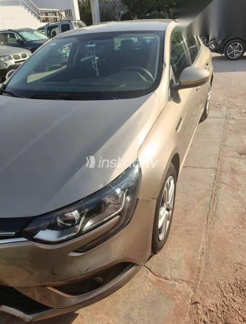 Renault Megane 2020 Gold Used for Sale - 3