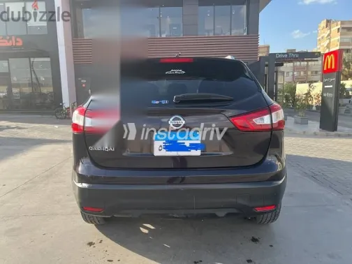 نيسان قشقاي 2017 بني مستعملة للبيع - 4