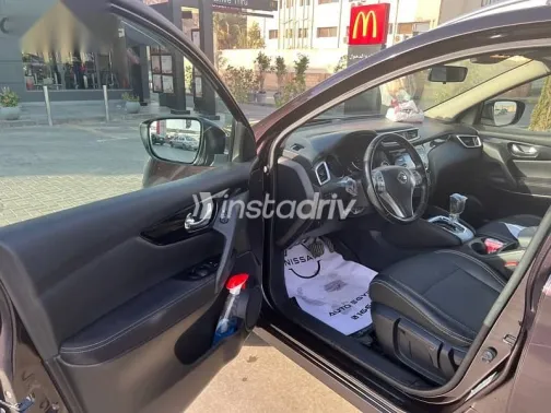 نيسان قشقاي 2017 بني مستعملة للبيع - 9