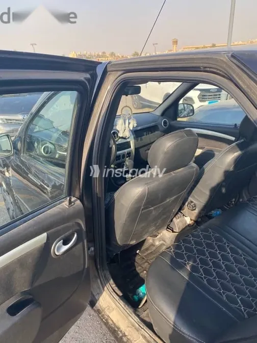 رينو لوجان 2012 أسود مستعملة للبيع - 2