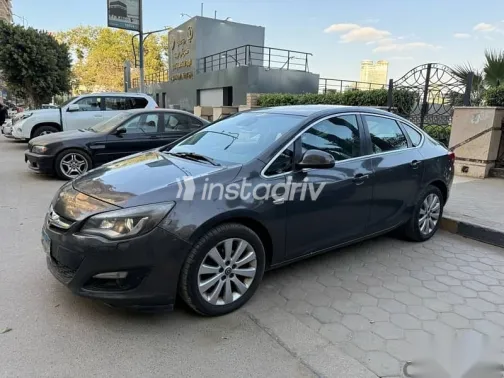 اوبل أسترا 2016 رمادي مستعملة للبيع - 2