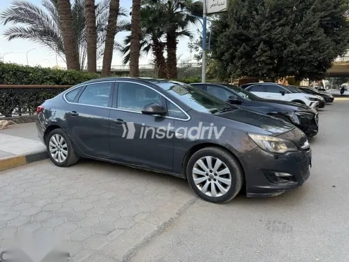 اوبل أسترا 2016 رمادي مستعملة للبيع - 3