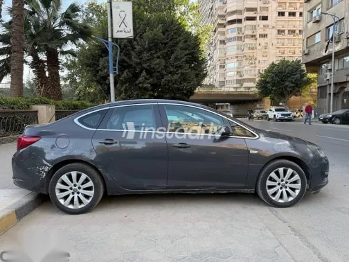 اوبل أسترا 2016 رمادي مستعملة للبيع - 6